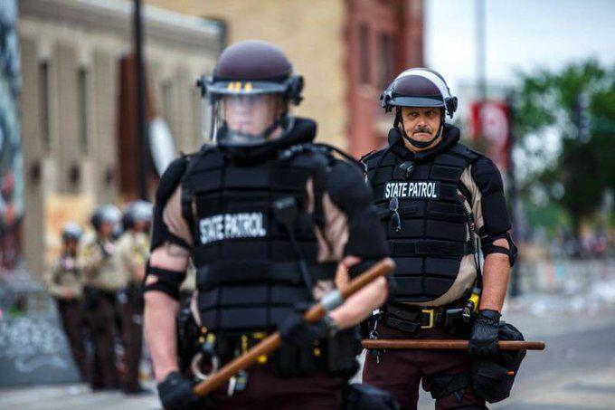 پلیس فدرال برای سرکوب مردم در پورتلند می ماند