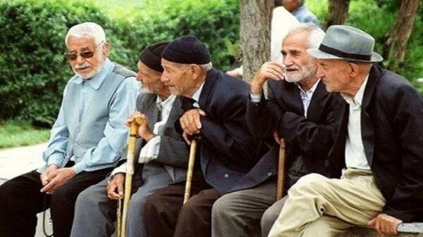 تعدادی از بازنشستگان همچنان در انتظار افزایش حقوق